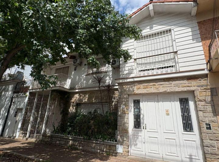 Casa · 100m² · 5 Ambientes · 1 Cochera