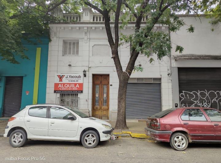 Casa · 900m² · 10 Ambientes · 1 Cochera