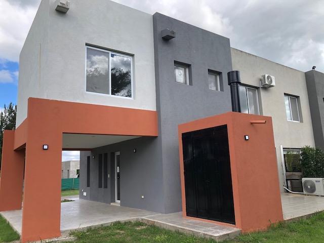 Casa · 100m² · 5 Ambientes · 1 Cochera