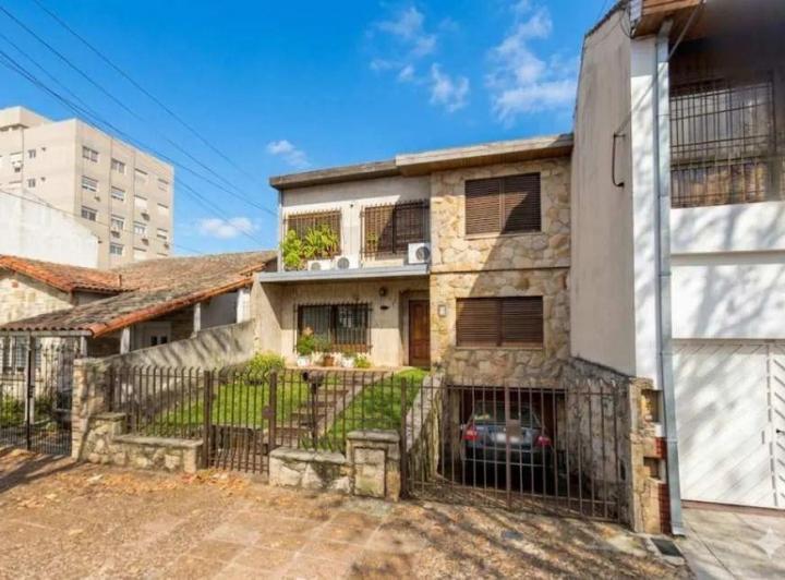 Casa · 250m² · 6 Ambientes · 1 Cochera