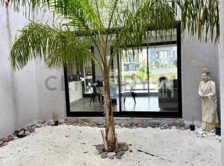 Casa · 250m² · 4 Ambientes · 4 Cocheras