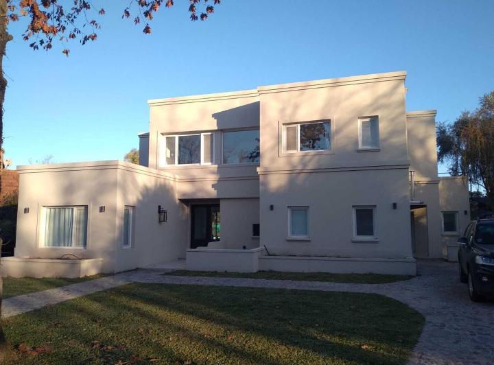 Casa · 290m² · 5 Ambientes · 1 Cochera