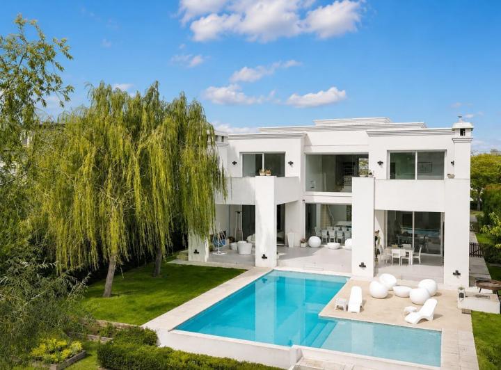 Casa · 460m² · 7 Ambientes · 3 Cocheras