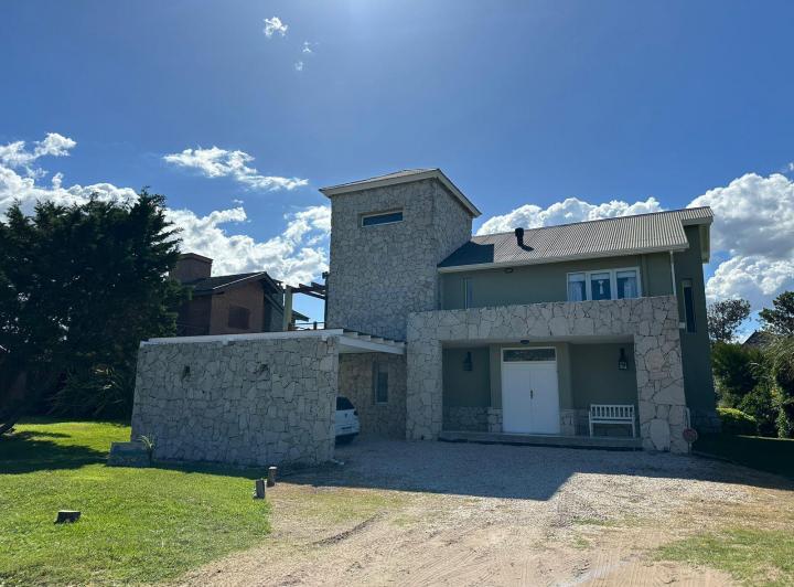 Casa · 402m² · 7 Ambientes
