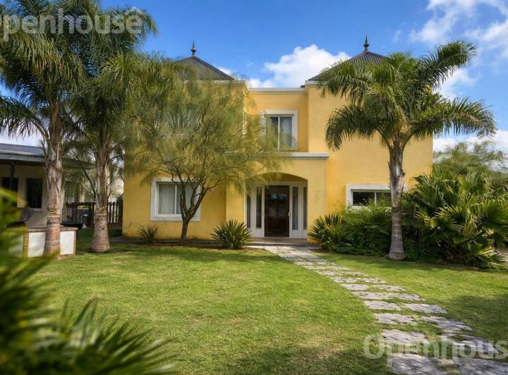 Casa · 180m² · 4 Ambientes · 3 Cocheras