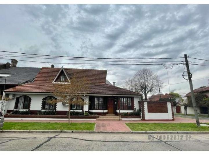 Casa · 170m² · 4 Ambientes · 1 Cochera