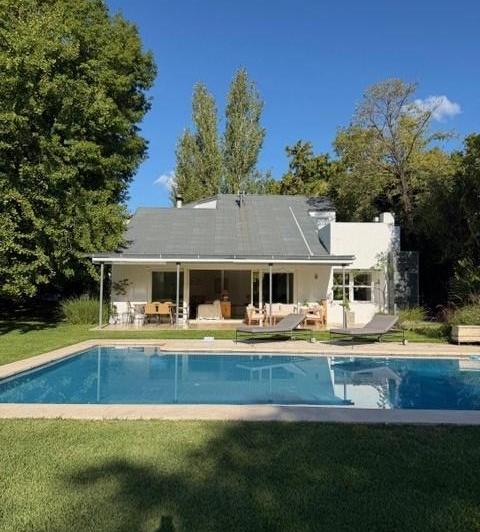 Casa · 250m² · 7 Ambientes · 1 Cochera