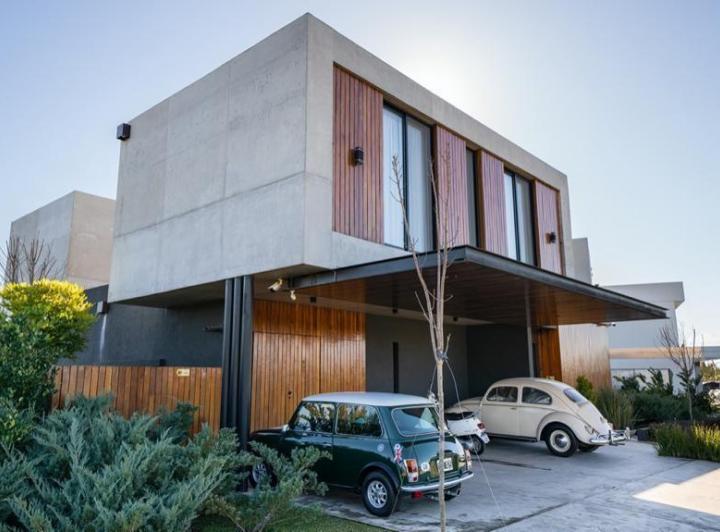 Casa · 317m² · 5 Ambientes · 4 Cocheras