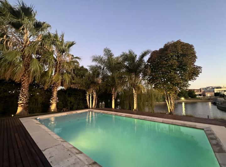 Casa · 420m² · 5 Ambientes