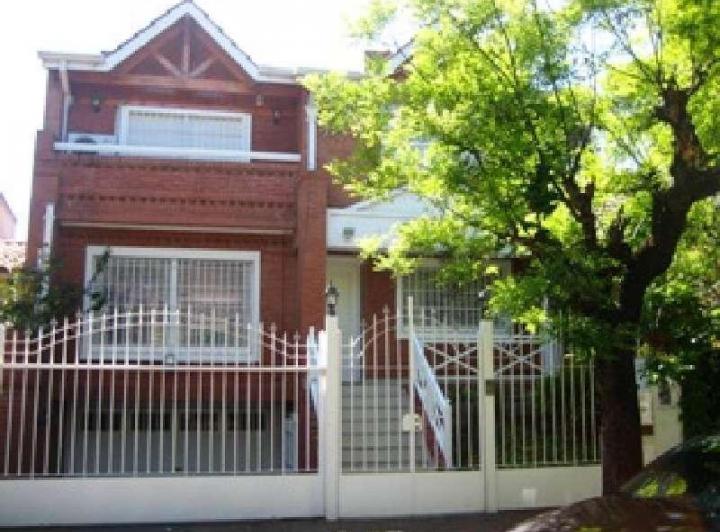 Casa · 300m² · 4 Ambientes · 1 Cochera