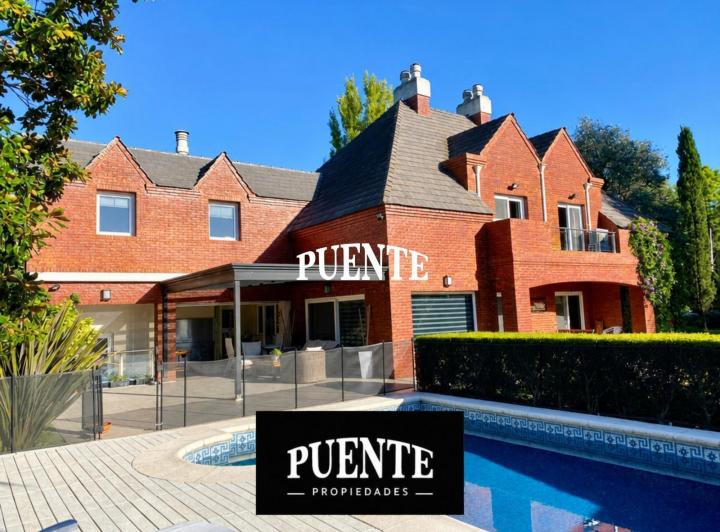 Casa · 355m² · 5 Ambientes · 2 Cocheras