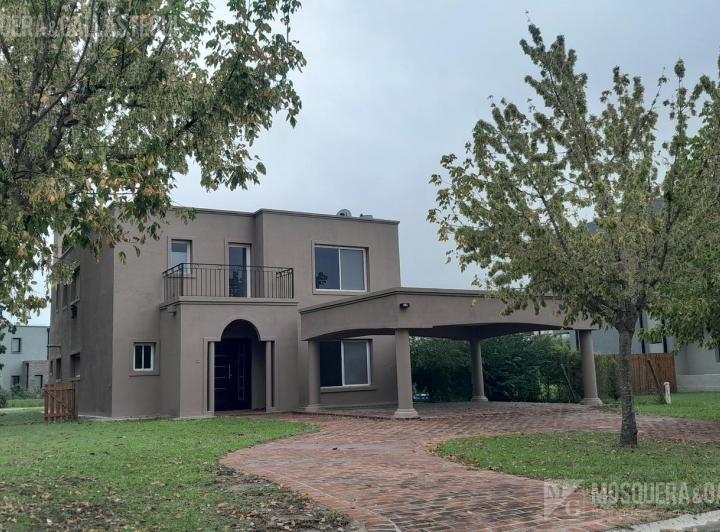 Casa · 200m² · 6 Ambientes · 4 Cocheras