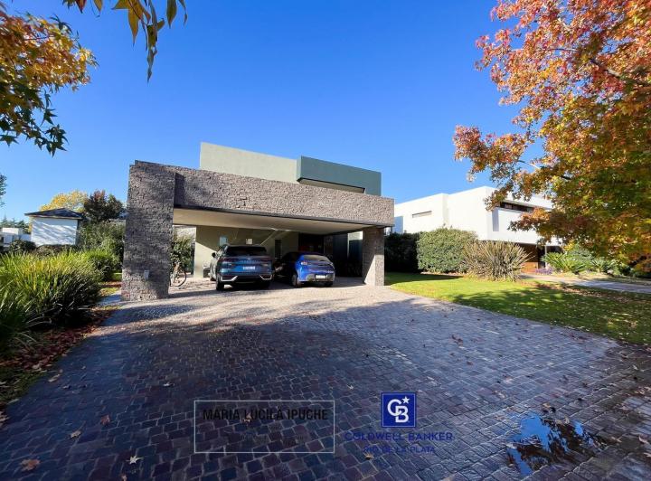 Casa · 200m² · 5 Ambientes · 1 Cochera
