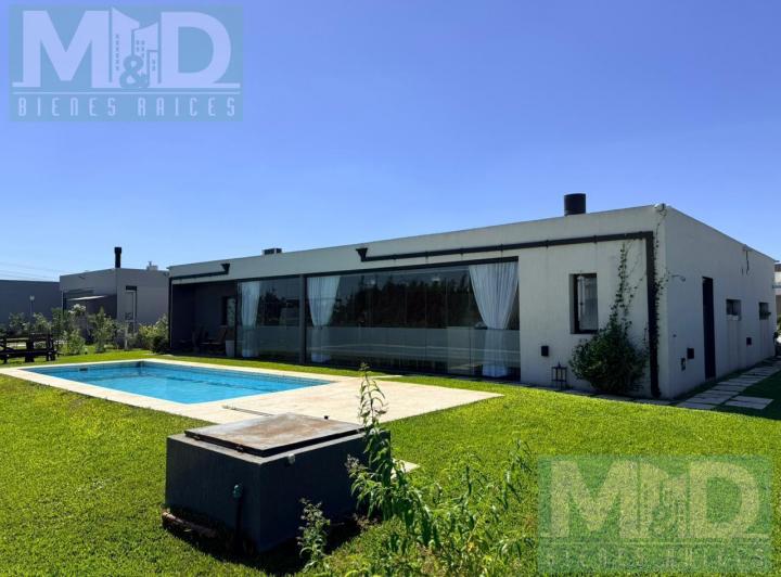 Casa · 750m² · 4 Ambientes · 2 Cocheras