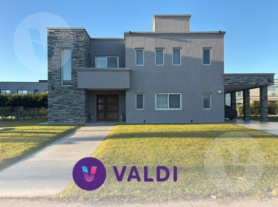 Casa · 191m² · 5 Ambientes · 4 Cocheras