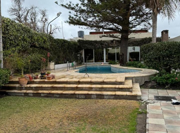 Casa · 238m² · 7 Ambientes · 1 Cochera