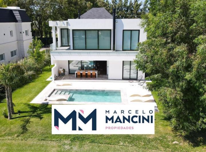 Casa · 290m² · 6 Ambientes · 6 Cocheras