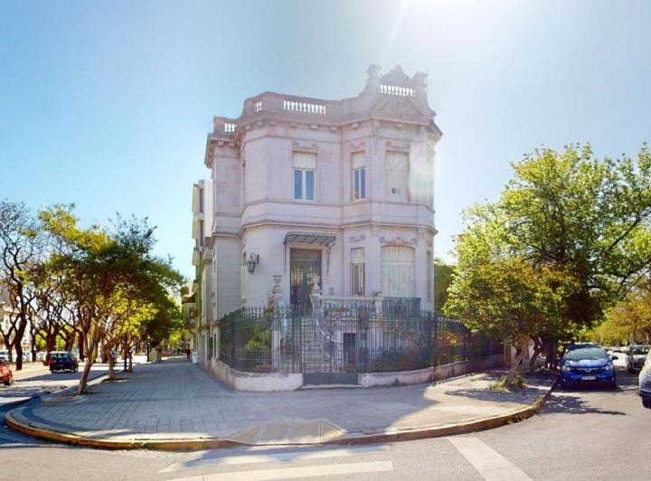 Casa · 468m² · 15 Ambientes · 2 Cocheras