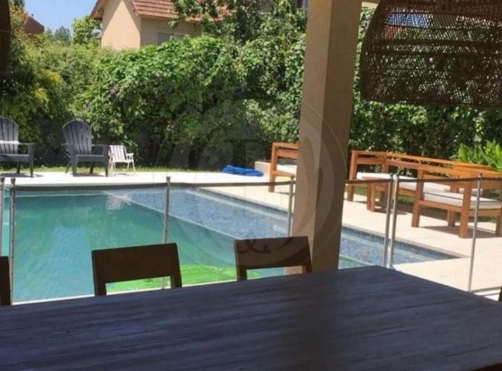 Casa · 245m² · 5 Ambientes · 2 Cocheras