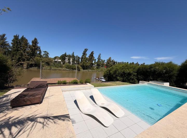 Casa · 486m² · 7 Ambientes · 6 Cocheras