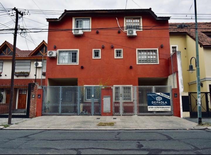 Casa · 110m² · 4 Ambientes · 1 Cochera