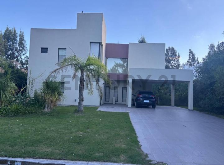 Casa · 160m² · 4 Ambientes · 1 Cochera