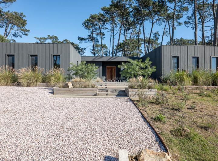 Casa · 1000m² · 5 Ambientes · 1 Cochera