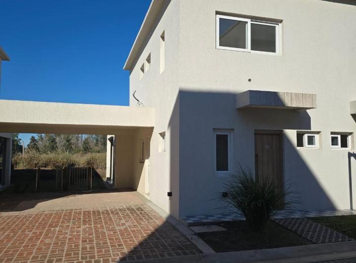 Casa · 78m² · 3 Ambientes · 1 Cochera