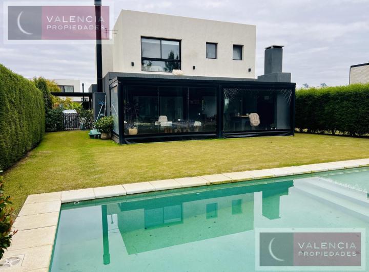 Casa · 190m² · 6 Ambientes · 2 Cocheras