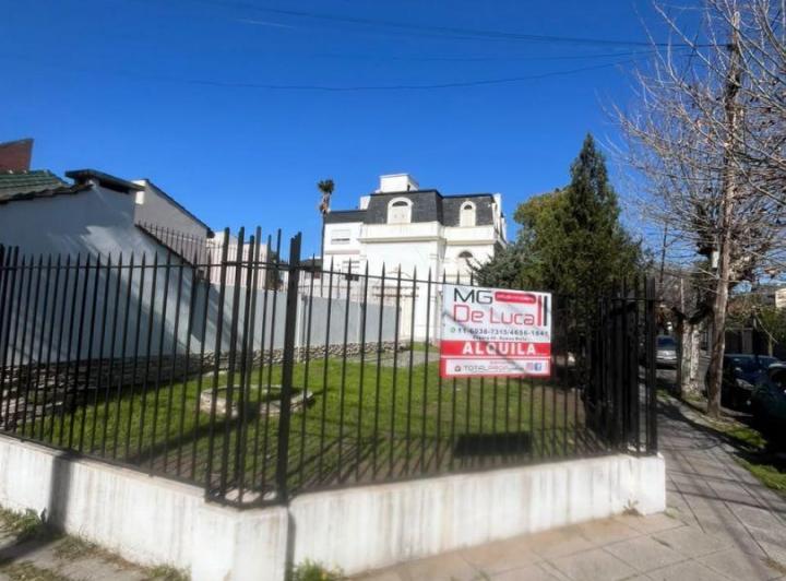 Casa · 450m² · 9 Ambientes · 5 Cocheras