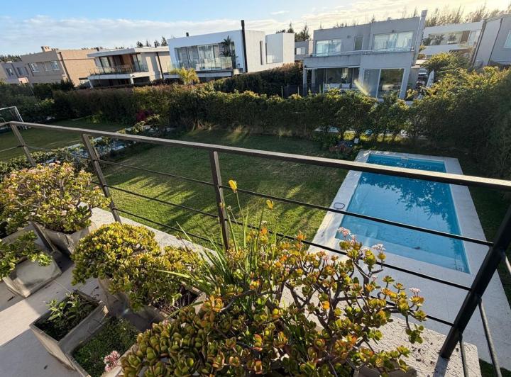 Casa · 200m² · 5 Ambientes