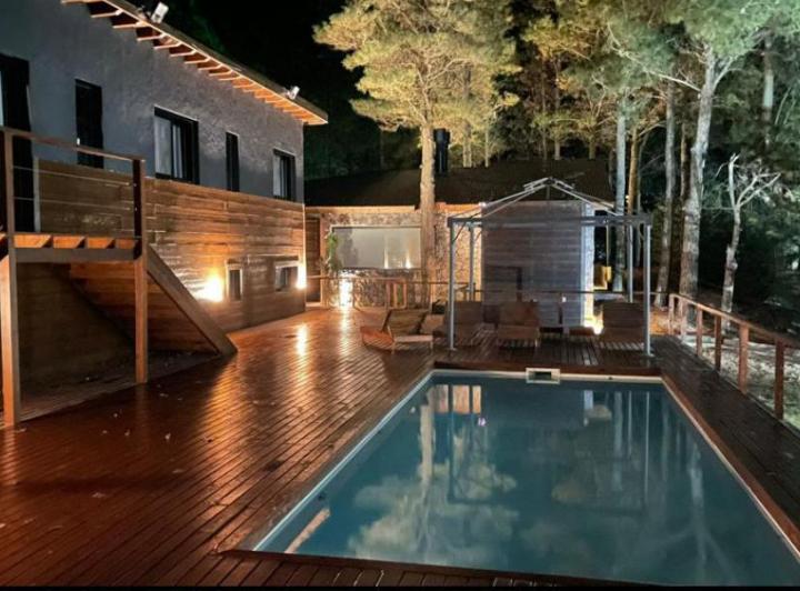 Casa · 270m² · 6 Ambientes · 2 Cocheras