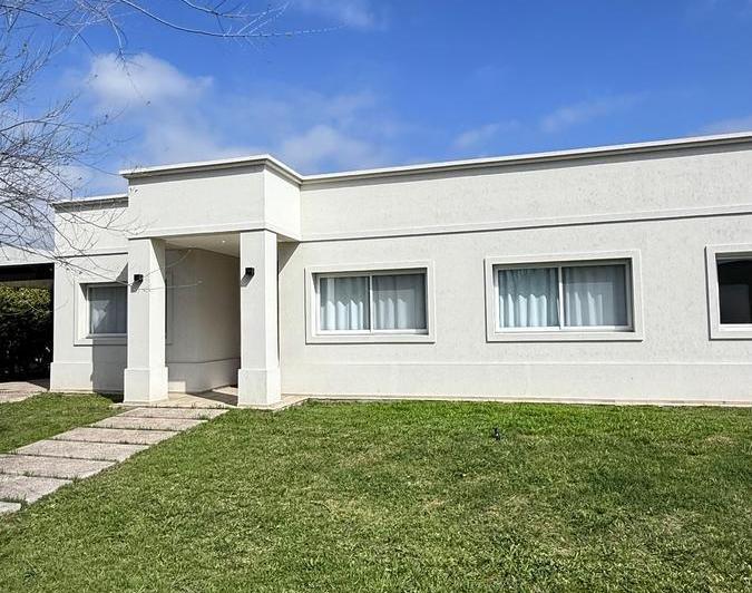 Casa · 160m² · 5 Ambientes · 3 Cocheras