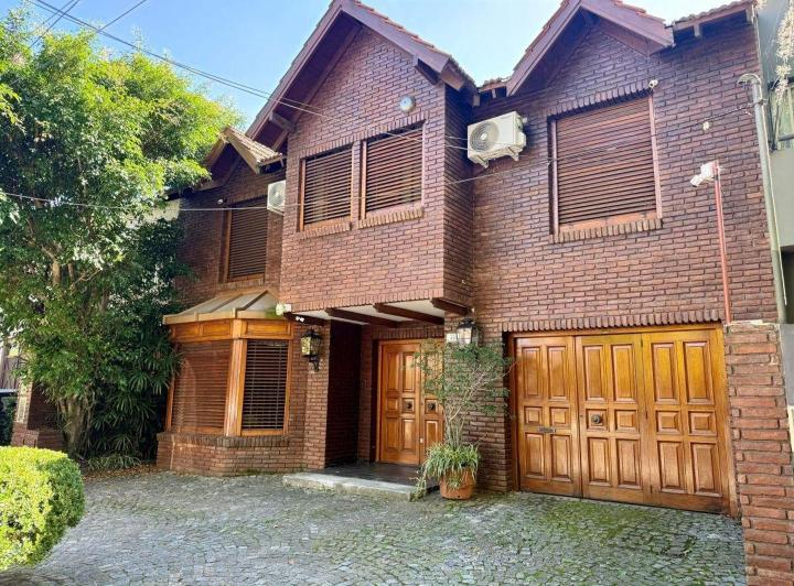 Casa · 250m² · 5 Ambientes · 1 Cochera
