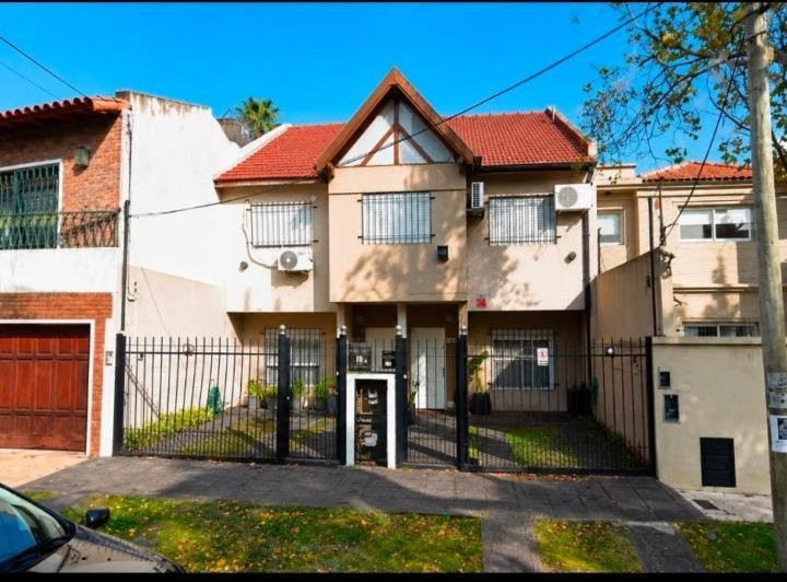 Casa · 90m² · 4 Ambientes · 1 Cochera