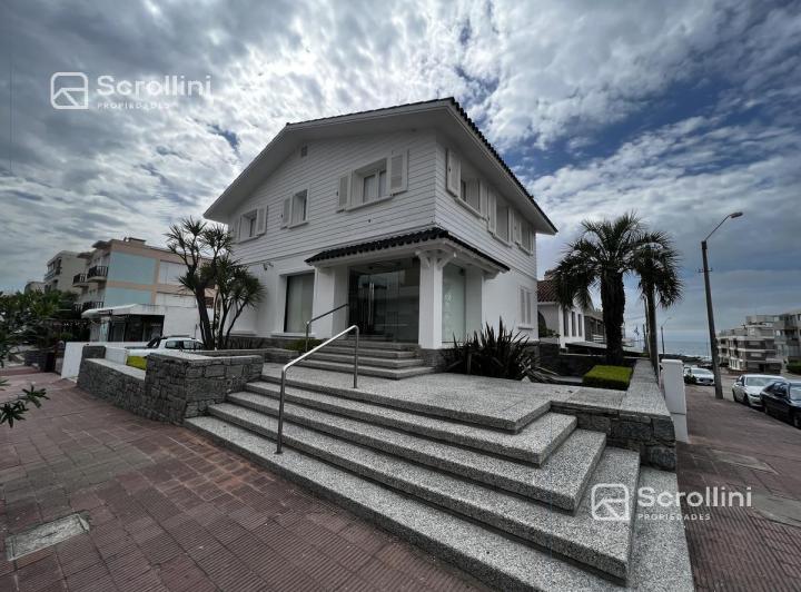 Casa · 301m² · 7 Dormitorios · 1 Cochera