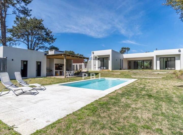 Casa · 850m² · 4 Ambientes