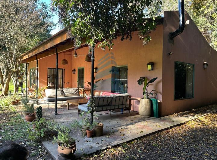 Casa · 100m² · 4 Ambientes · 2 Cocheras