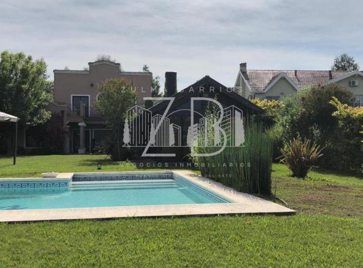 Casa · 320m² · 6 Ambientes · 2 Cocheras
