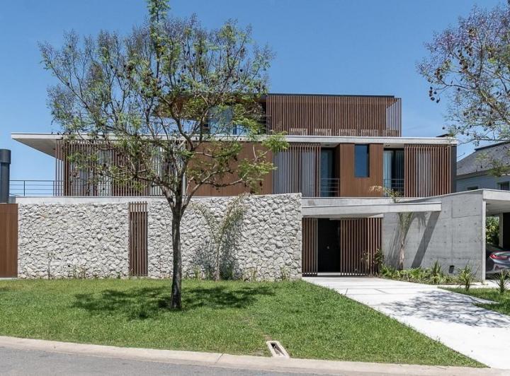 Casa · 500m² · 8 Ambientes · 2 Cocheras