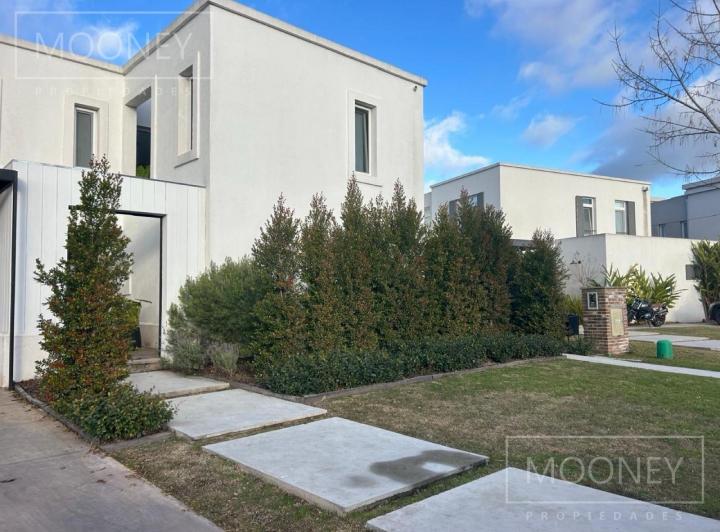 Casa · 400m² · 7 Ambientes · 2 Cocheras