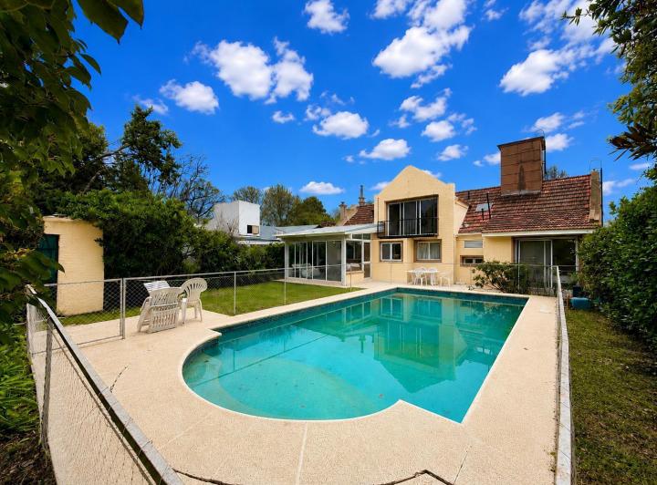 Casa · 550m² · 4 Ambientes · 3 Cocheras