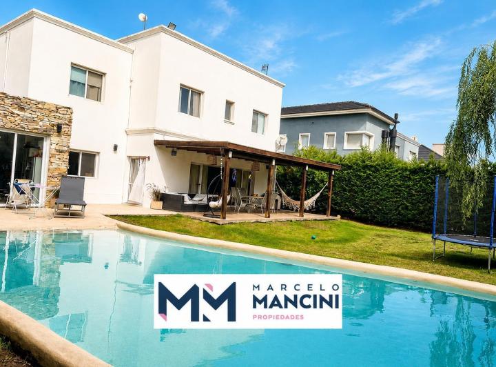 Casa · 220m² · 5 Ambientes · 4 Cocheras