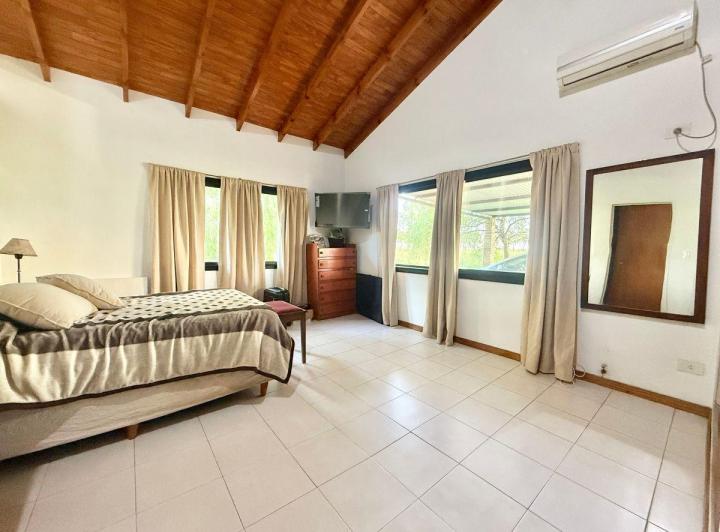 Casa · 180m² · 4 Ambientes · 4 Cocheras