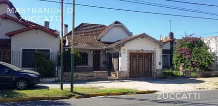 Casa · 240m² · 4 Ambientes · 1 Cochera