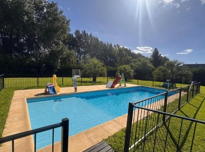 Casa · 350m² · 7 Ambientes · 6 Cocheras