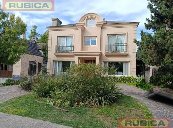 Casa · 300m² · 5 Ambientes