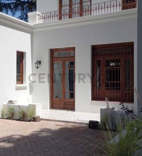 Casa · 280m² · 5 Ambientes