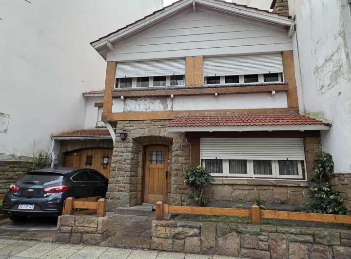Casa · 250m² · 6 Dormitorios