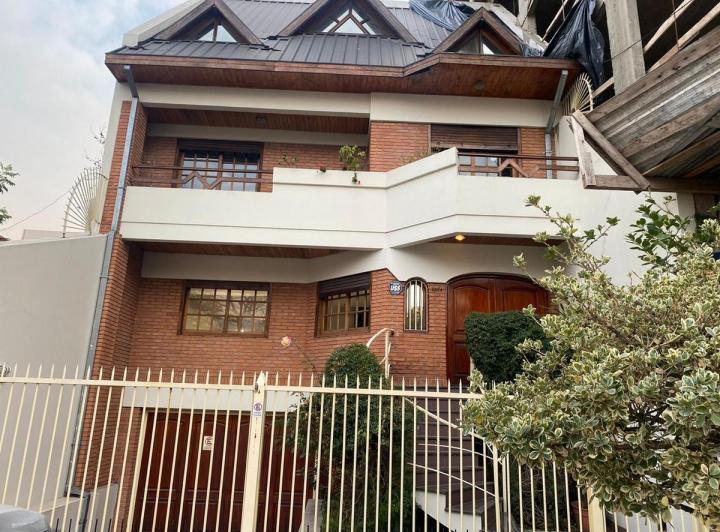 Casa · 531m² · 7 Ambientes · 3 Cocheras